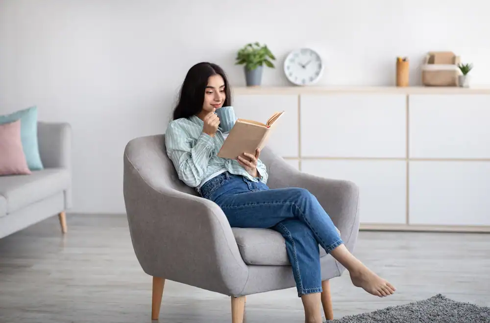 Como Escolher a Poltrona Ideal para Leitura: Dicas de Ergonomia, Conforto e Estilo em 2026