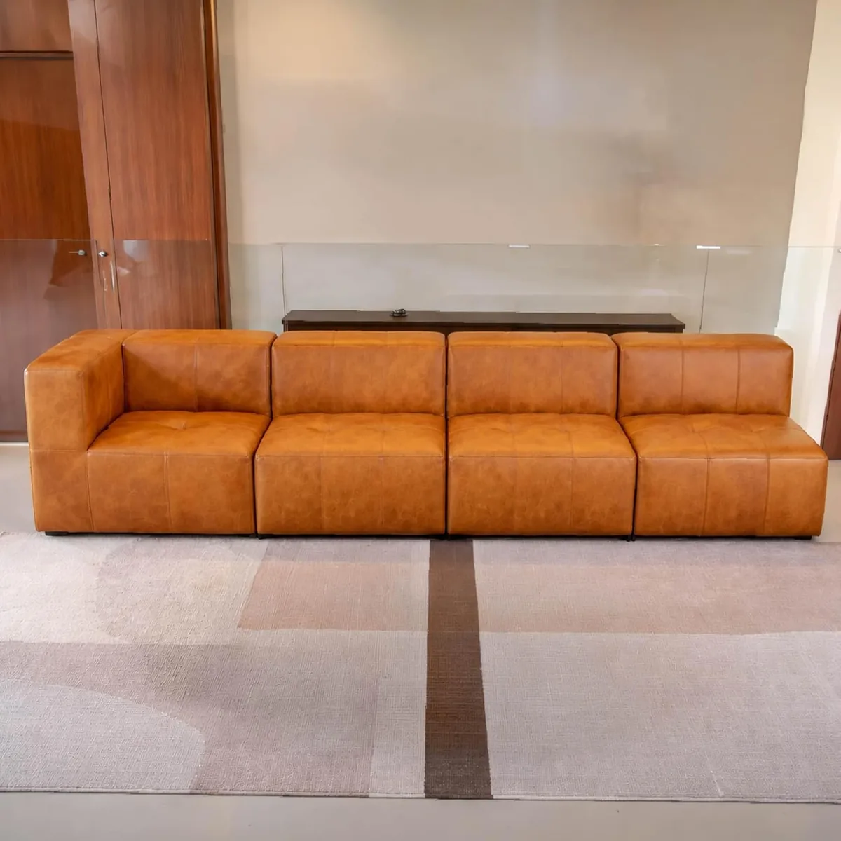 Sofá modular Poli em couro marrom, 4 lugares com canto, o modelo mais premium da seleção.