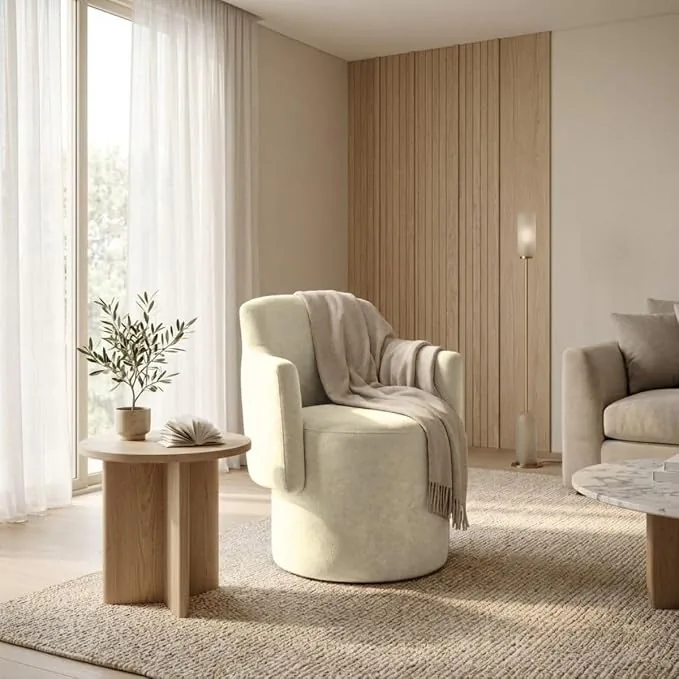 Poltrona orgânica redonda bege da MOBLAN decor, em tecido bouclê, formato minimalista com base giratória.