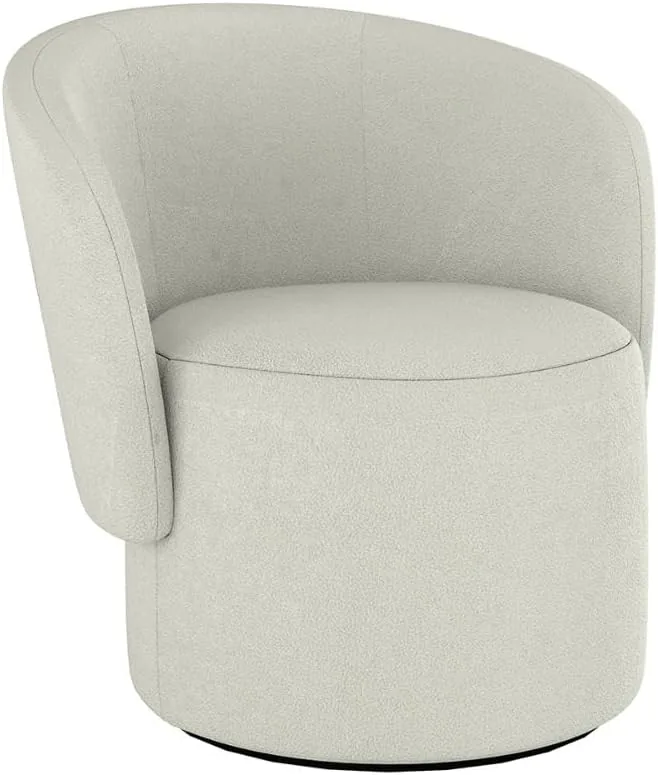 Poltrona orgânica minimalista em bouclê off white, da Balaqui Decor, com estrutura que abraça quem senta.