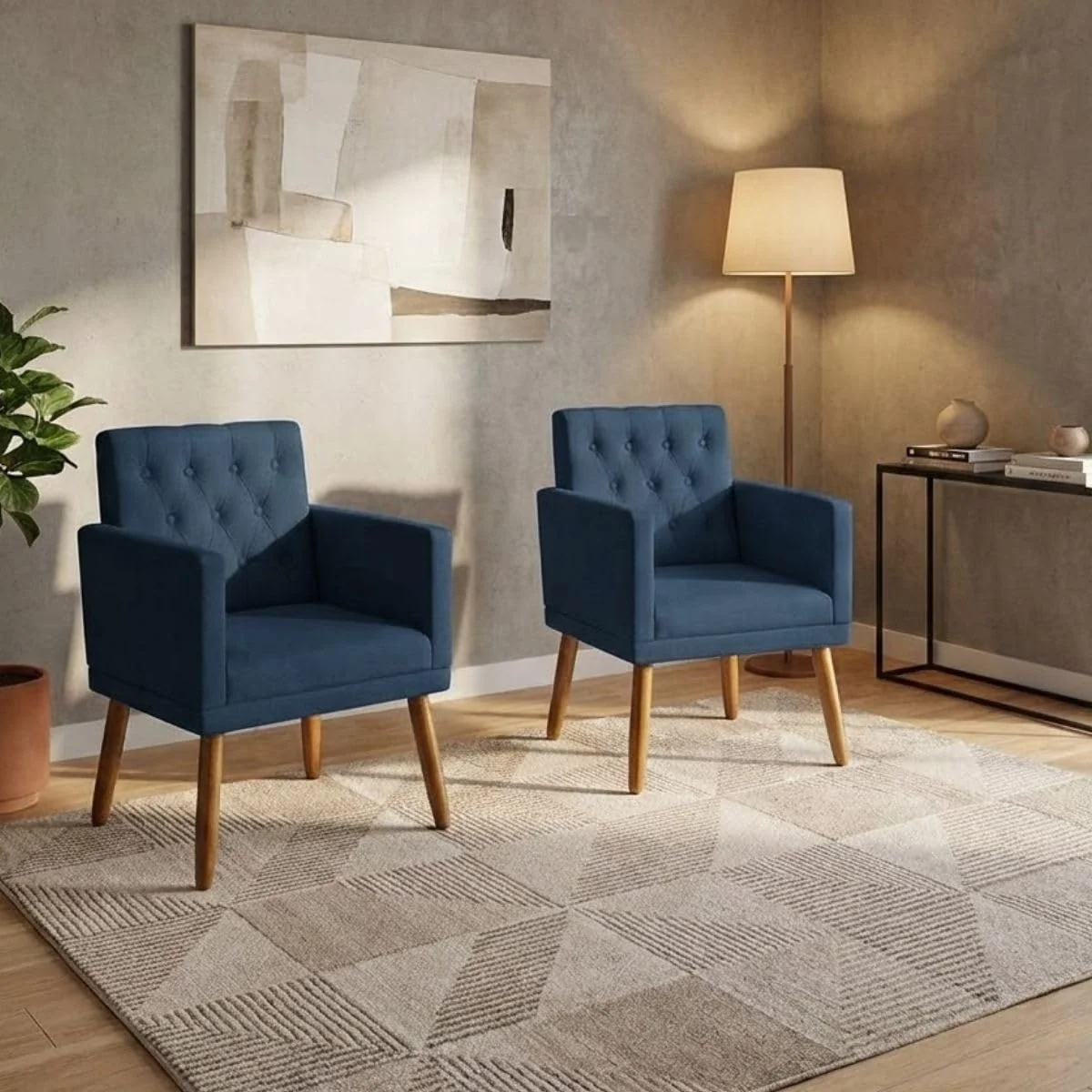 Jogo de duas poltronas decorativas azuis com pés de madeira, ideal para salas pequenas que precisam de dois assentos.