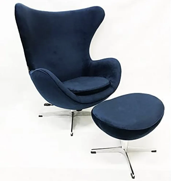 Poltrona egg em veludo azul marinho com puff