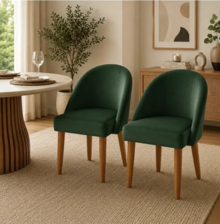 Kit com duas poltronas lua verdes com pés de madeira