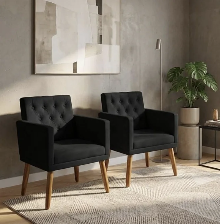 Kit com duas poltronas pretas capitonê da Moblan Decor
