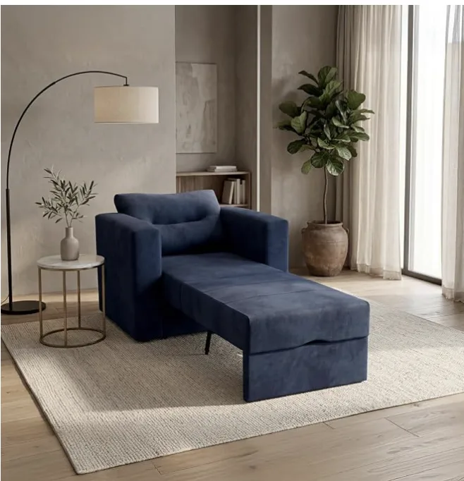 Poltrona cama Marissol em veludo azul com o assento estendido